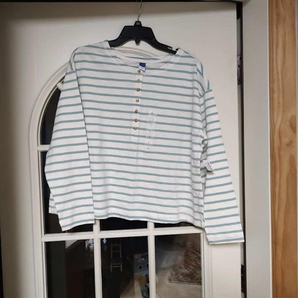 Old Navy White and Light Blue Striped Long-Sleeve Crop Top